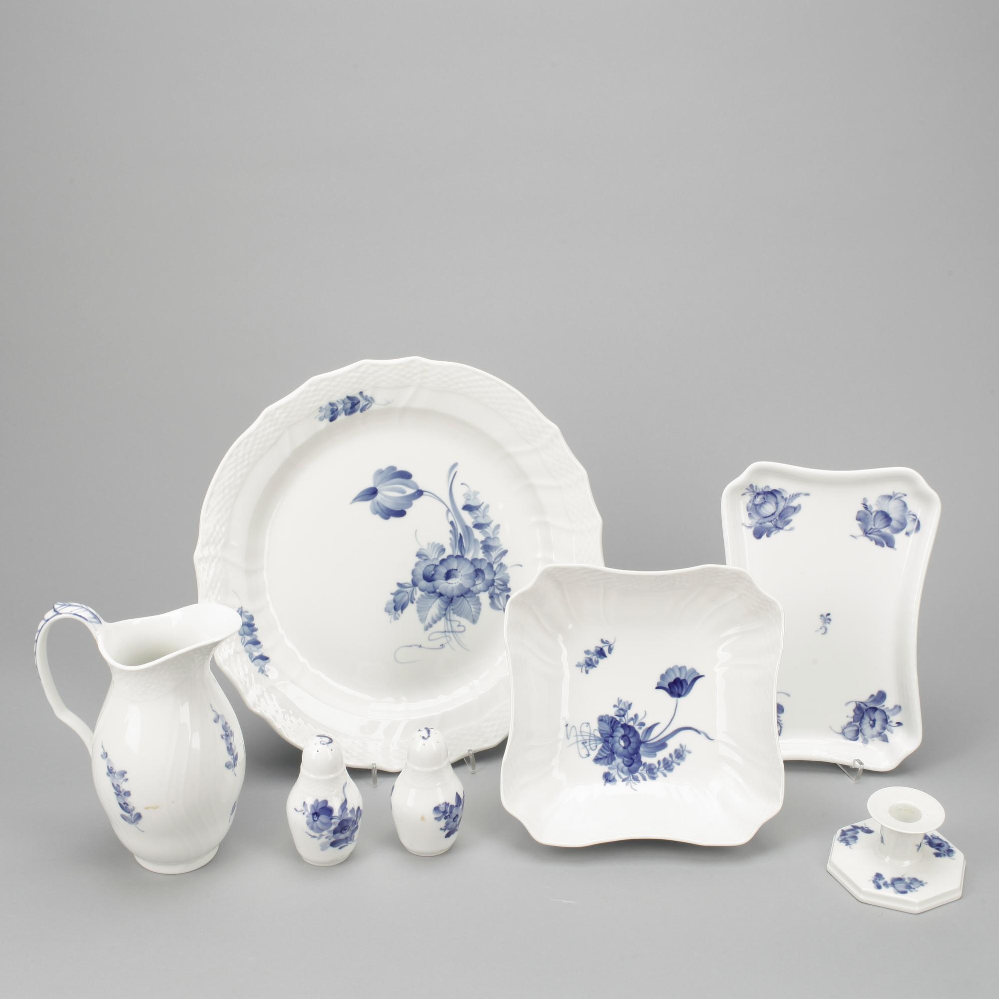 SERVISDELAR, 131 delar + 33, porslin, "Blå Blomst", Royal Copenhagen, 1900-tal.