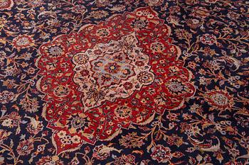 A Kashan carpet,c. 420 x 297 cm.