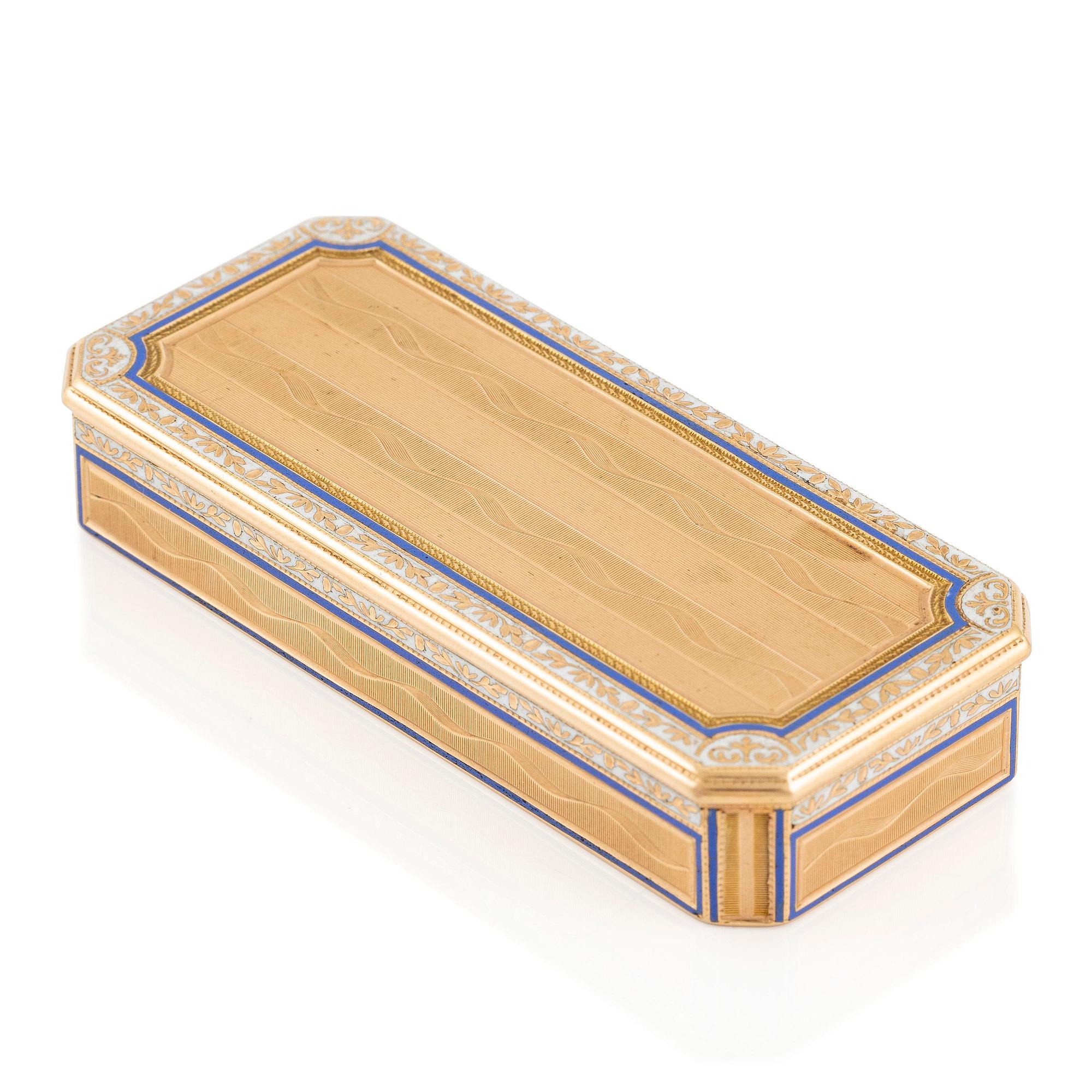 A probably early 19th century 14K gold box with enamel, probably Hanau.