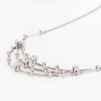 Collier, 18K vitguld med briljantslipade diamanter. A Tillander 1973.