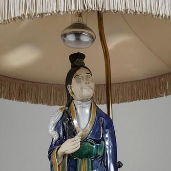 BORDSLAMPA, lergods och mässing, 1900-tal.