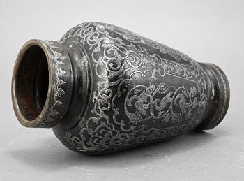 VAS, koppar med silverinläggningar, orientalisk, 1800/1900-tal.