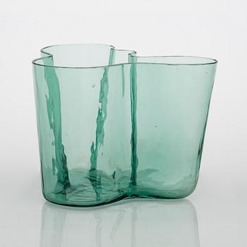 Alvar Aalto, A '9750' vase Karhula Glassworks in production 1937-1949.
