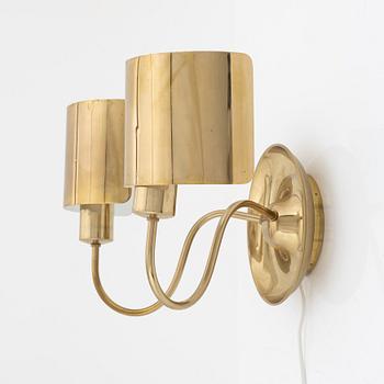 Josef Frank, a model '2365' brass wall light, Firma Svenskt Tenn.