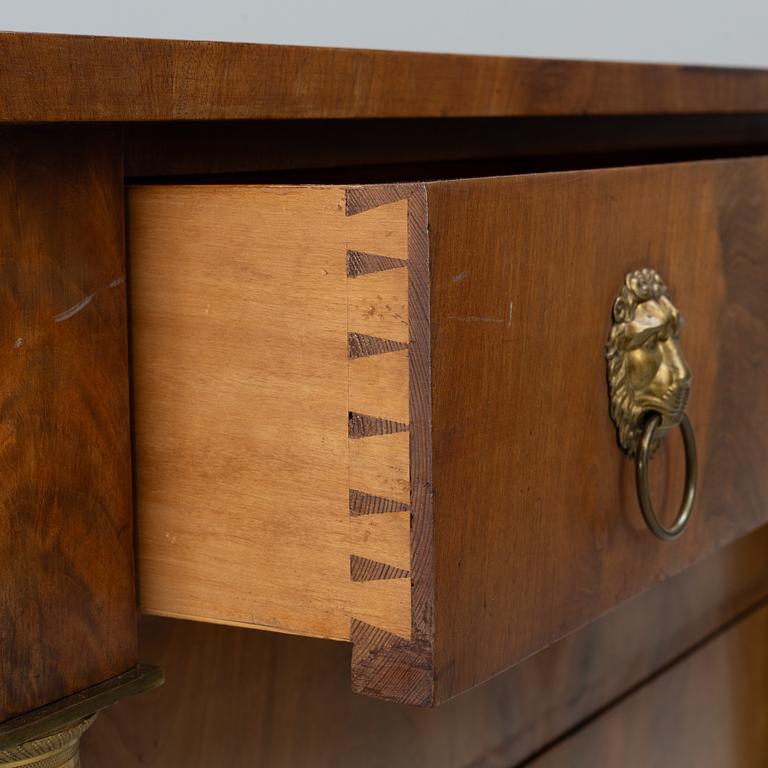 Byrå, 1800-talets första hälft. Empire.