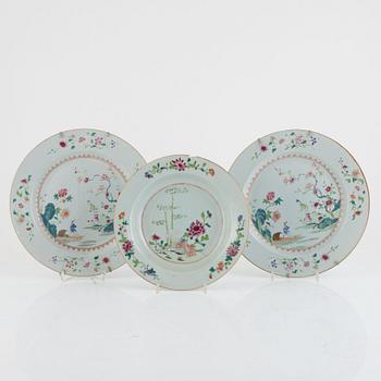 Tallrikar, 3 st, porslin, Kina, qingdynastin, 1700-tal.