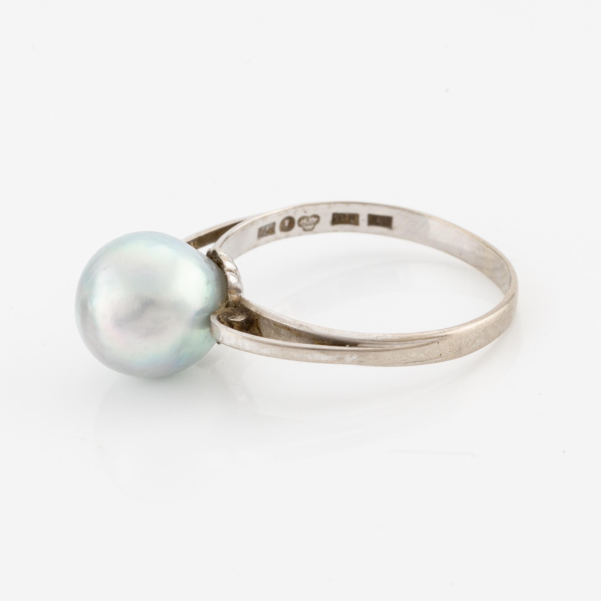Ring, 18K vitguld med pärla.