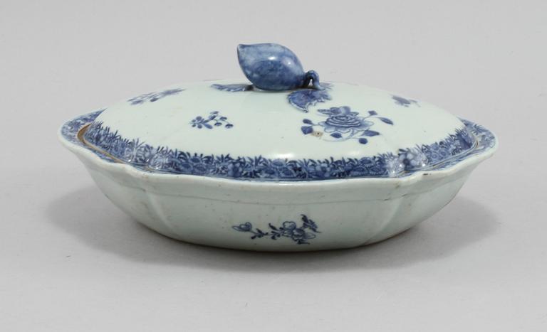 LOCKKAROTT, porslin, Kina, 1700-tal.