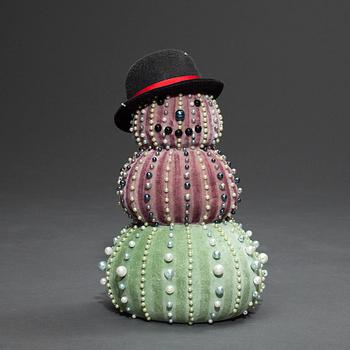 SNÖGUBBE MED PÄRLOR, "Klumpen", NK 2013, JoAnn Tan Studio.