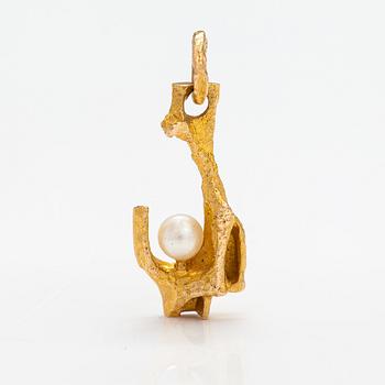 Björn Weckström, A 14K gold and cultured pearl pendant "By the springs".