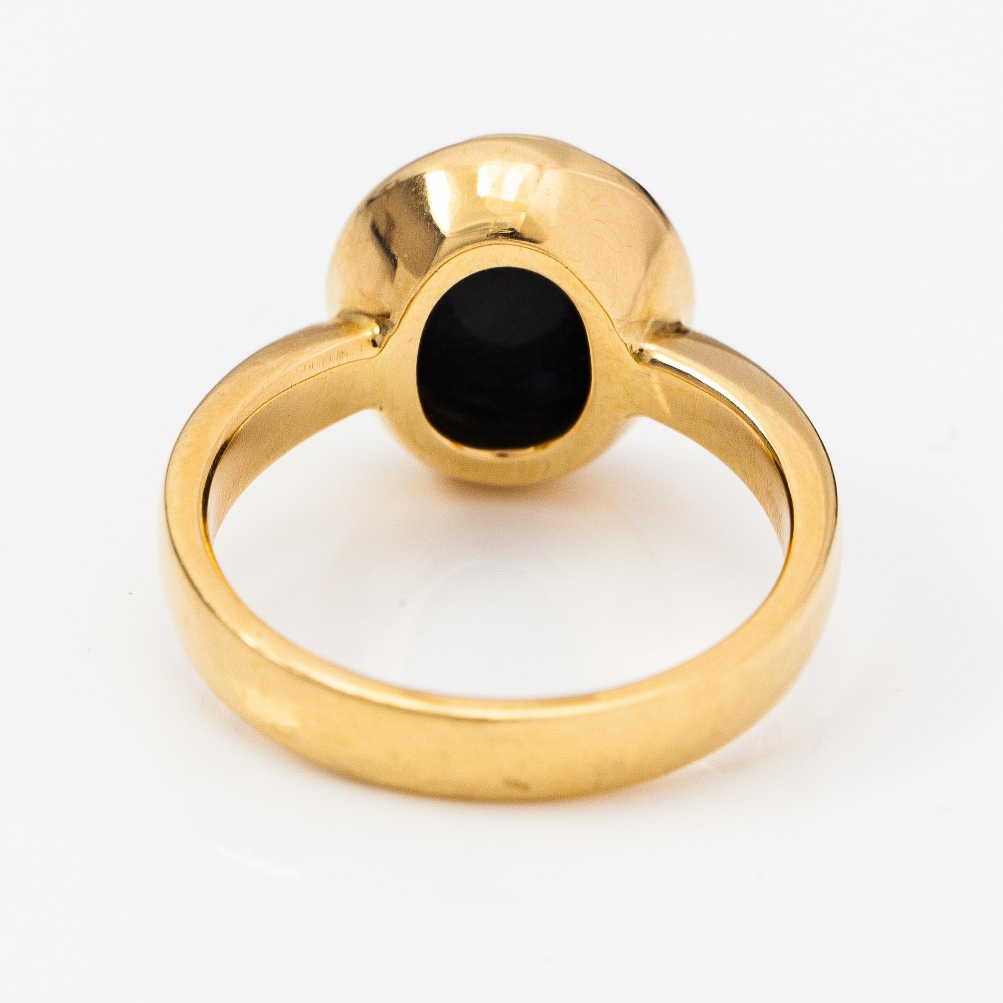 Ring, 18K guld och svart opal ca 1.35 ct.