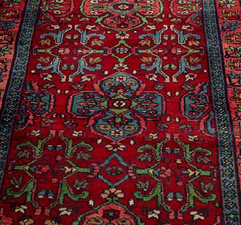 A runner, semi-antique Bidjar, 555 x 112 cm.