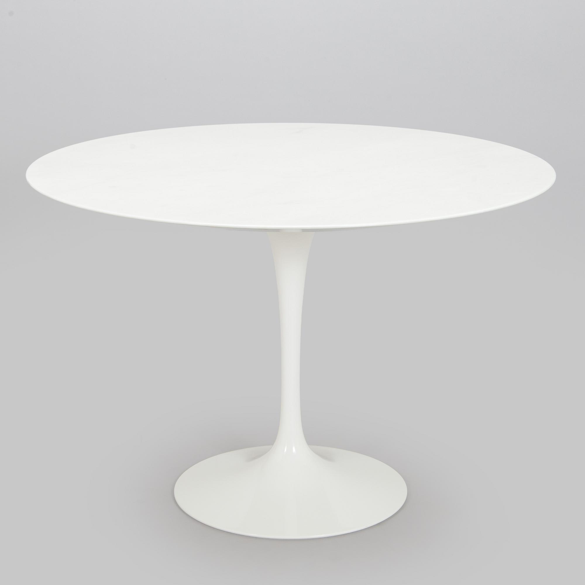Eero Saarinen, A dining table 'Tulip' Knoll International.