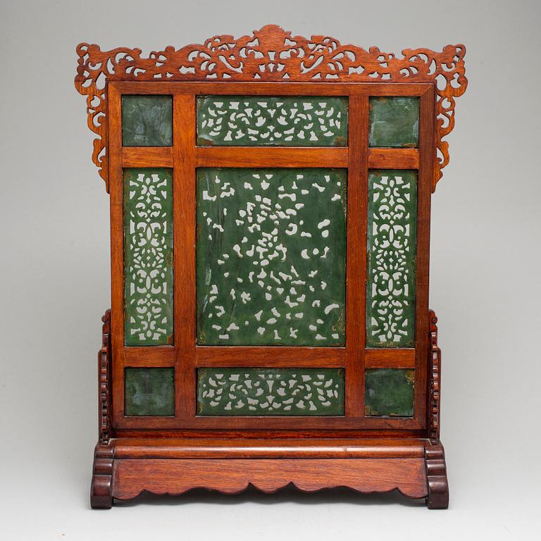 A Chinese carved firescreen/table screen, 20th century.