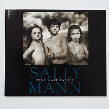 Sally Mann, bok Immediate Family signerad.