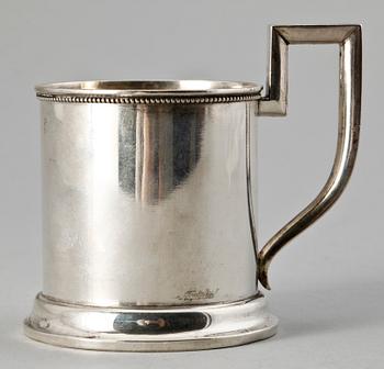 MUGG/TEGLASHÅLLARE, silver, Ryssland 1908-1917. Vikt ca 80 gram.