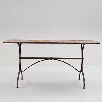 TRÄDGÅRDSMÖBLER, bestående av ett bord och stolar, 6 st, 1900-tal.