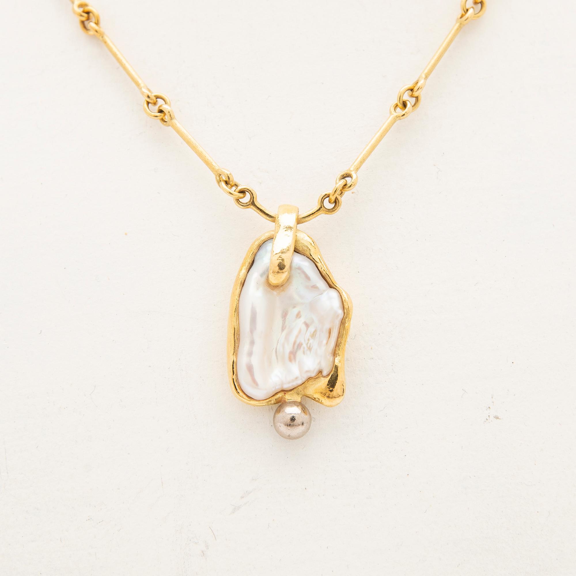 Magnus G:son Liedholm, Collier, 18k med pärlemor.