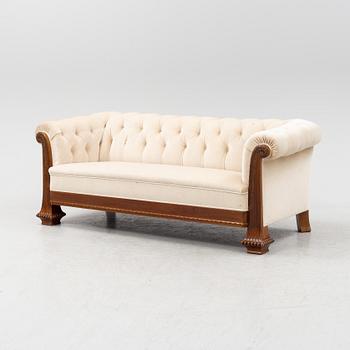 Soffa, inköpt på Herman Nilssons möbelaffär i Göteborg år 1918.