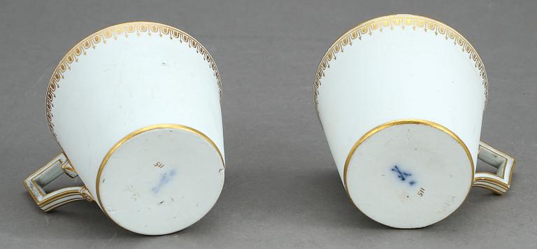 KOPPAR MED FAT, ett par, Meissen, tidigt 1800-tal.