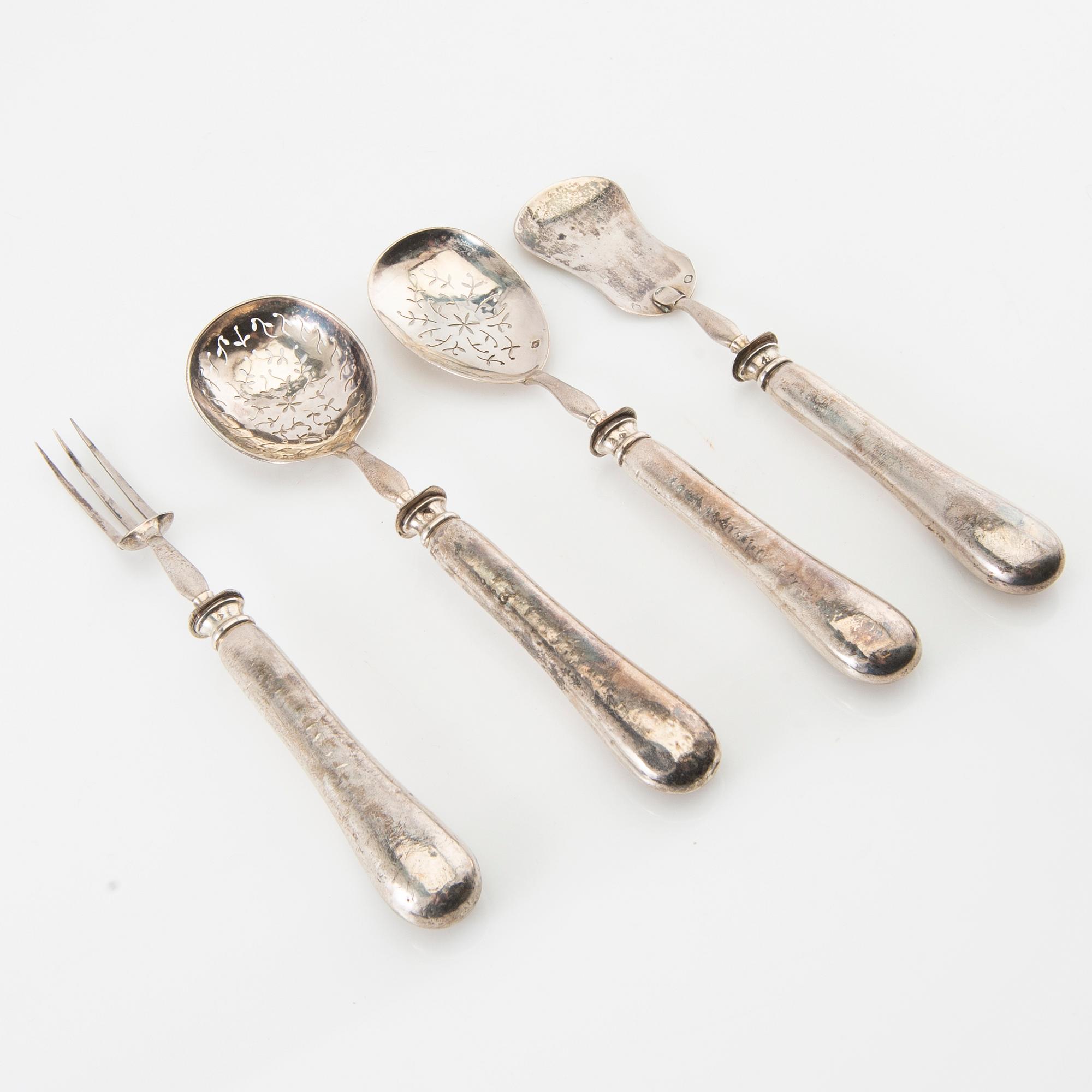 Serving utensils, 4 pieces in case, silver, Paris, late 19th century.