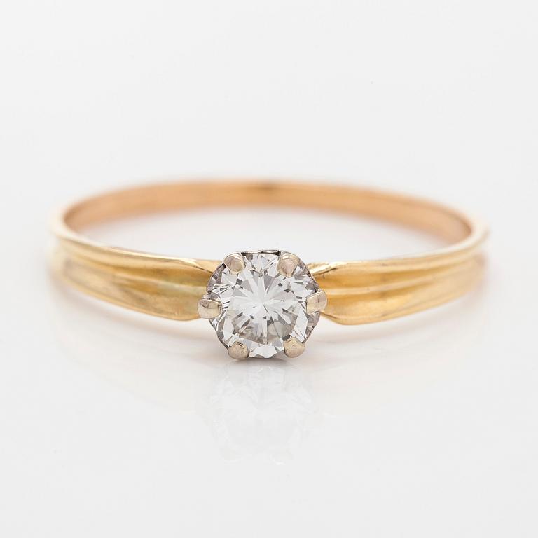 Ring in 18K gold with a brilliant-cut diamond.