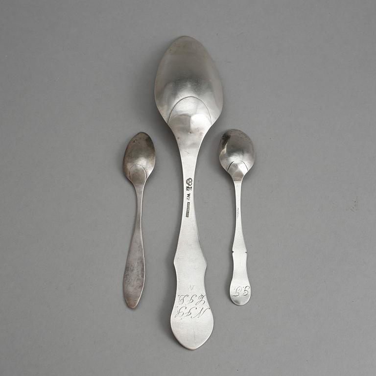 SKED OCH TESKEDAR, 2 st, silver. Bla Gustaf Henrik Sidwall, Norrköping, 1802, vikt ca 66 g.