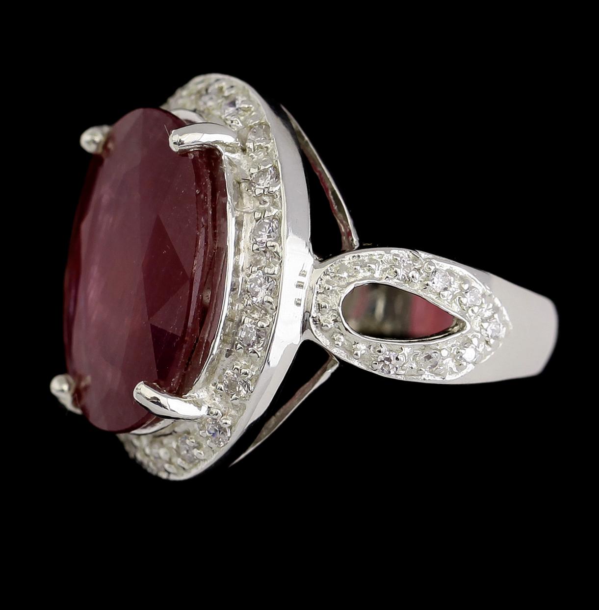 RING, vitguldspläterat sterlingsilver, rosa safir ca 12.00 ct, vita safirer tot ca 0.54 ct.