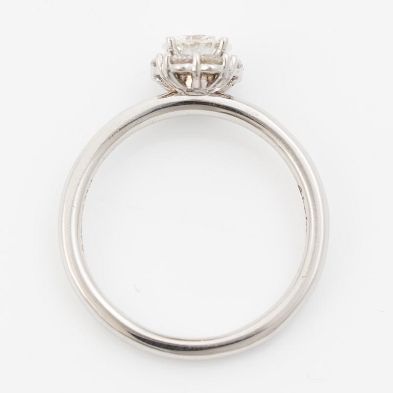 Ring 18K white gold set with a brilliant-cut diamond, accompanied by an IGI report.