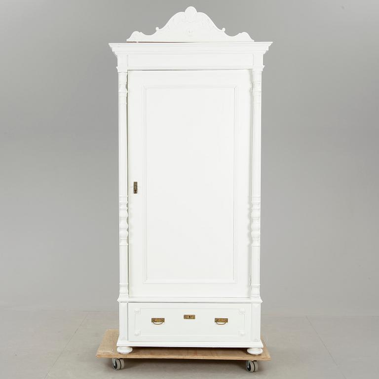 KLÄDSKÅP, eklektisk stil, 1800-talets senare hälft.