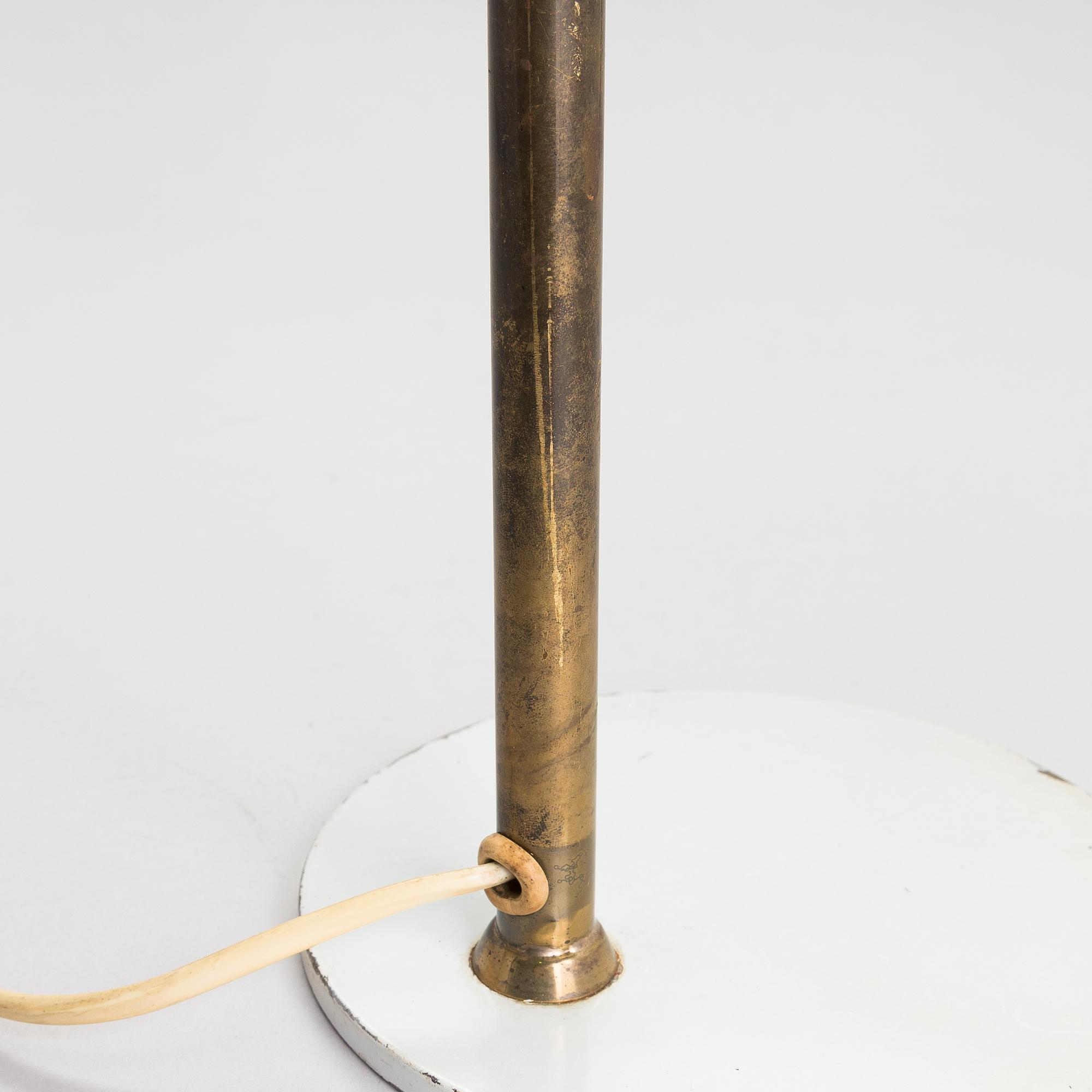 Paavo Tynell, A mid-20th-century '9227' table lamp for Idman, Finland.