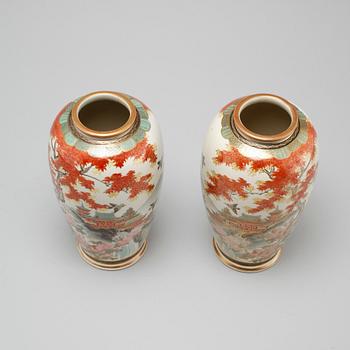 A pair of japanese vases, first half of the 20th century.