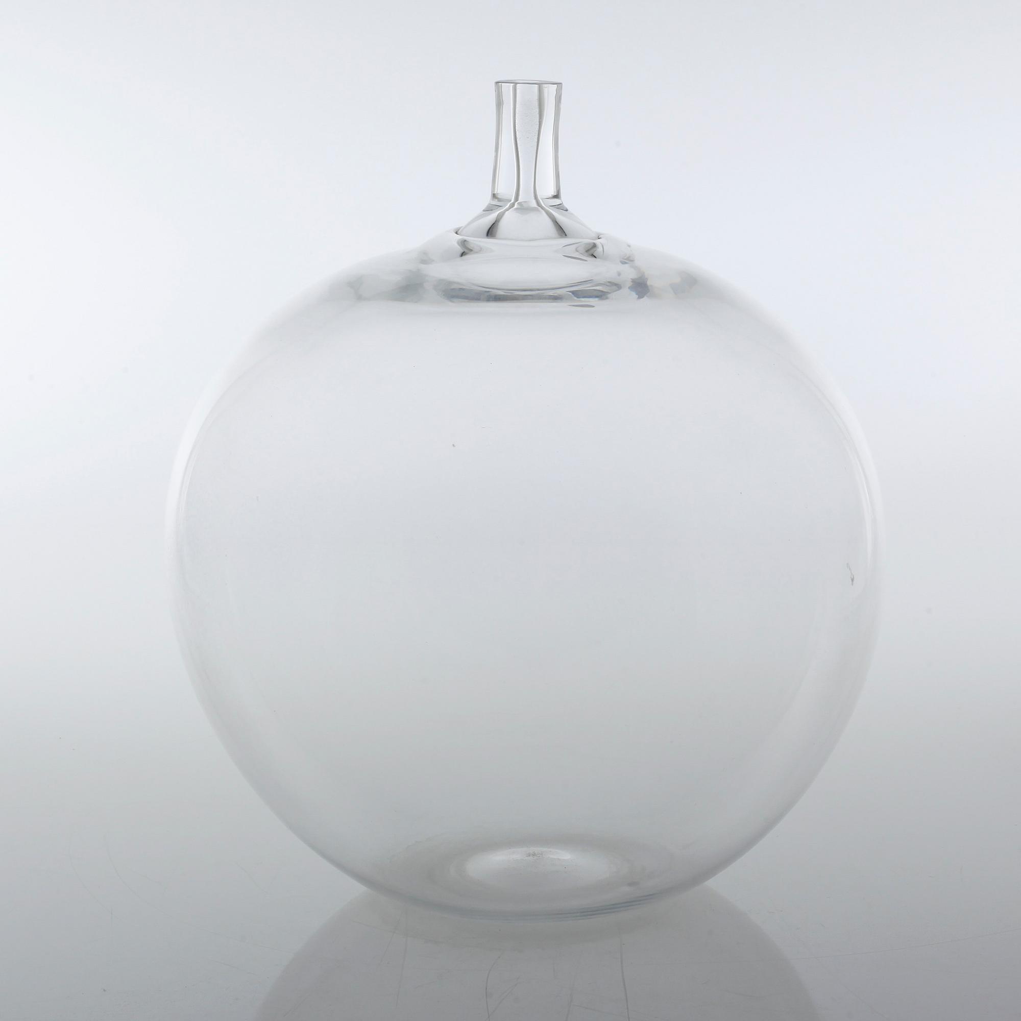 A signed glass vase by INGEBORG LUNDIN, "Äpplet (the apple)" for Orrefors.