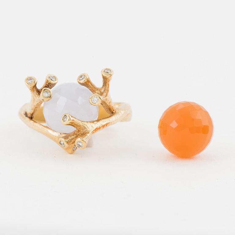 PER BORUP, "Twigs Changeling" ring med diamanter och fasettslipade kulor av kalcedon och karneol.