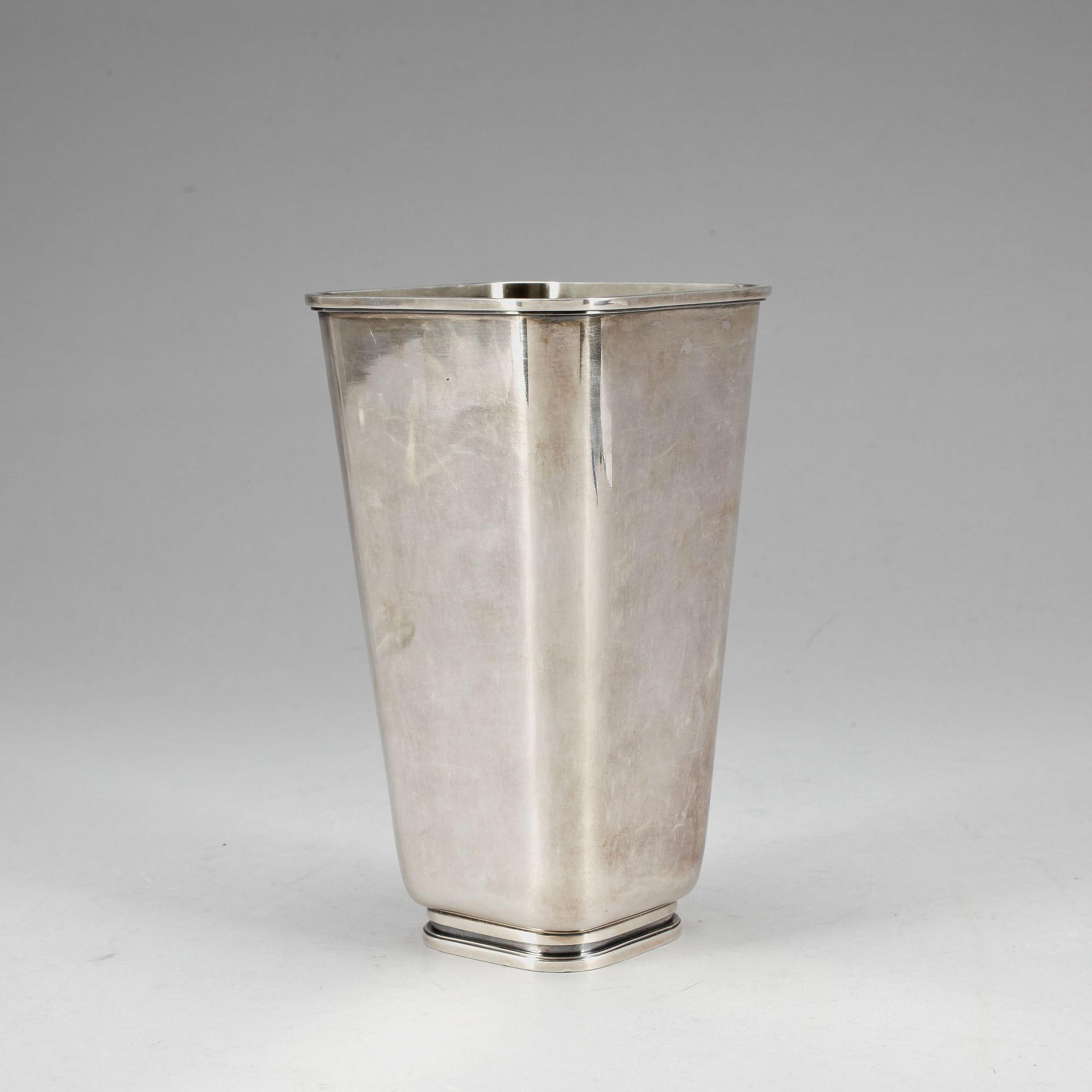 VAS, sterlingsilver, Borgila, Stockholm 1964. Vikt ca 413 gram.