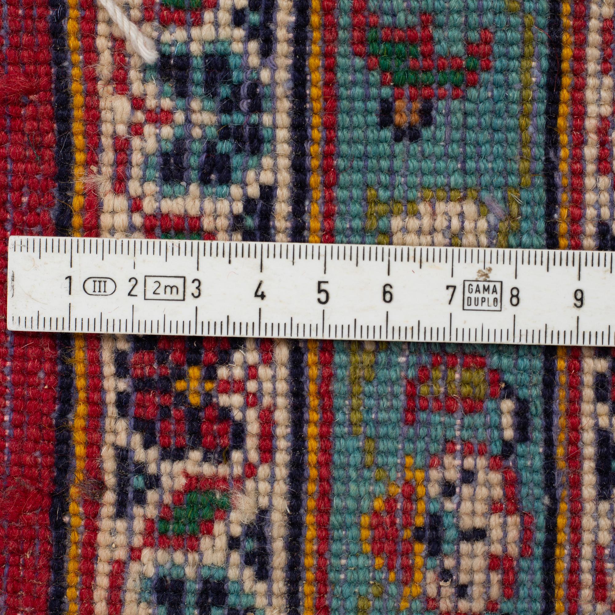 A CARPET, Kashan, ca 304 x 205 cm.