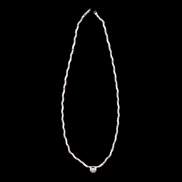 COLLIER, 14 k vitguld, briljantslipad diamant. Total vikt ca 19 g.