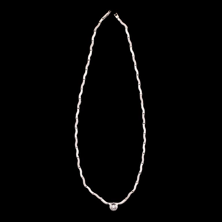 COLLIER, 14 k vitguld, briljantslipad diamant. Total vikt ca 19 g.