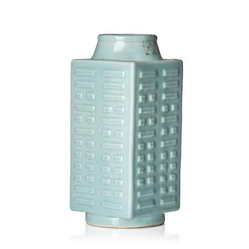 1266. A celadon glazed cong vase with 'Eight Trigrams' decoration, Qing dynasty, Guangxu mark and period (1875-1908).