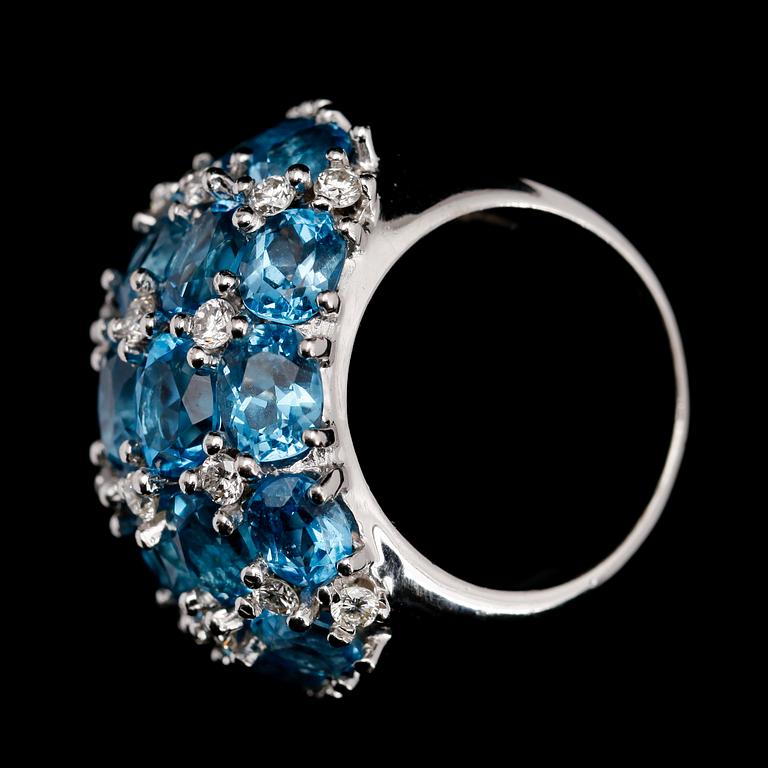RING, 18 k vitguld, briljantslipade diamanter tot ca 0.80 ct samt 21 turkosa topaser.