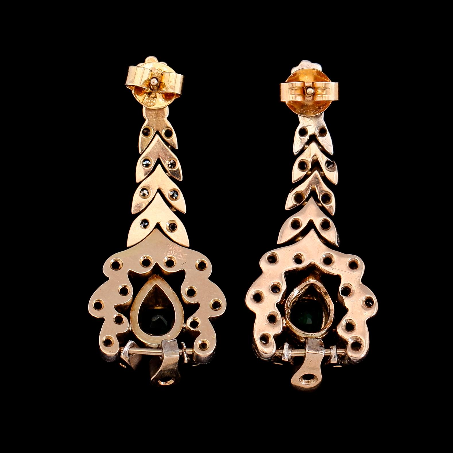ÖRHÄNGEN, 1 par, 18K guld/silver, diamanter, smaragder, 1900-talets första hälft.