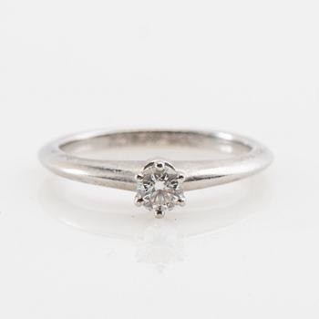 Tiffany & Co, ring, solitär, platina med briljantslipad diamant.