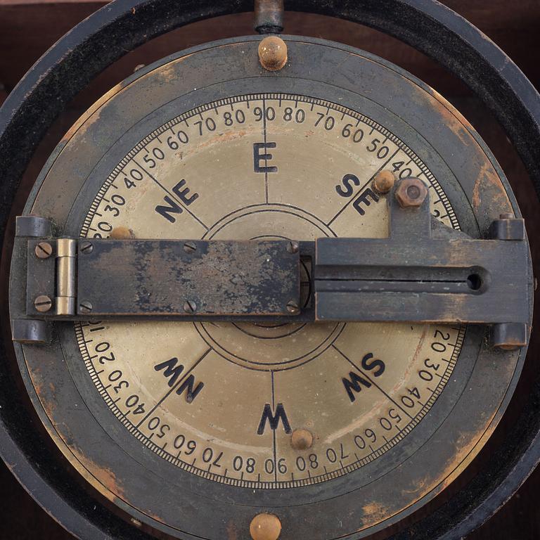 A compass, first half of the 20th Century.