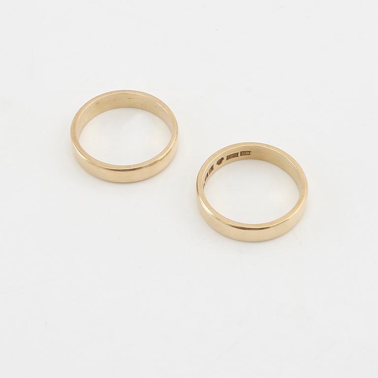 Wiwen Nilsson, a pair of 18K gold rings with a box shaped like a hymn book, Lund 1970.