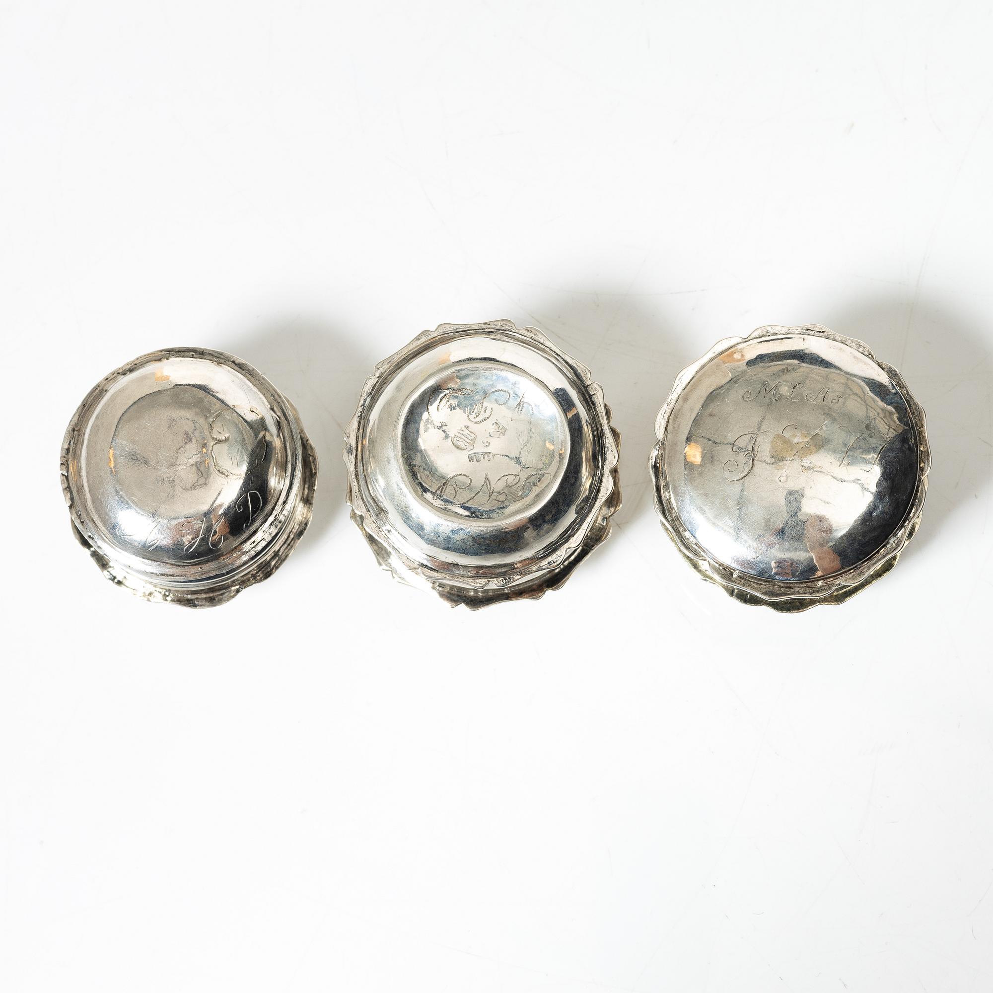 Kyrkdosor, tre stycken, silver, 17-1800-tal.