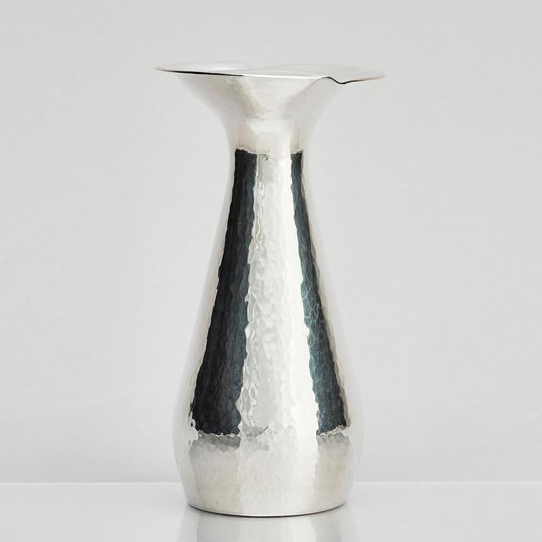 a sterling silver vase, Stockholm 1978.