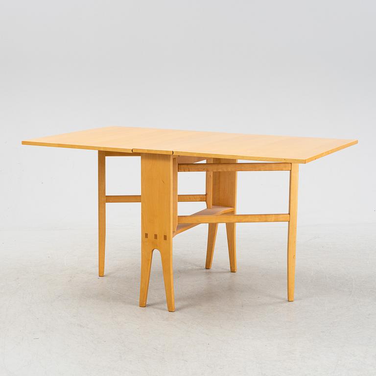 A 'Talavid' birch gate leg table by Carl Malmsten, end of the 20th Century.