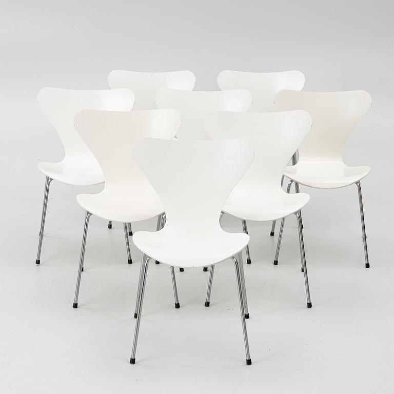 Arne Jacobsen, A set of  8 chairs, "The Seven", Fritz Hansen, Denmark, 1997 and 2005.