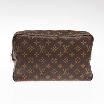 NECESSÄR, Louis Vuitton.