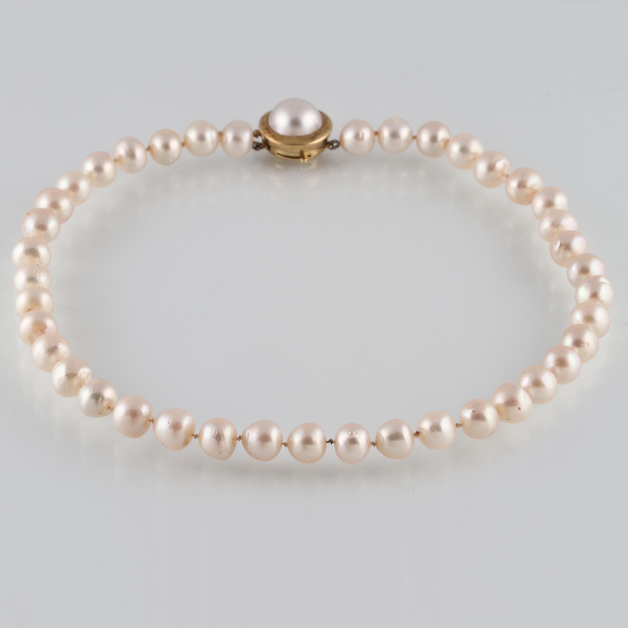 COLLIER, odlade pärlor med  lås i 14K guld.